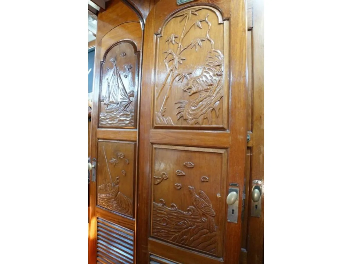 Yacht untuk dijual