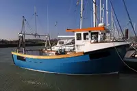 Kapal kerja untuk dijual