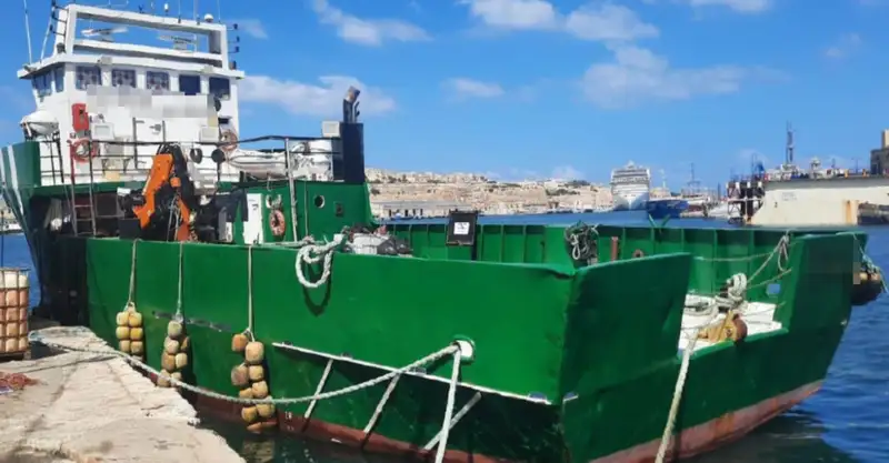 Kapal kerja untuk dijual