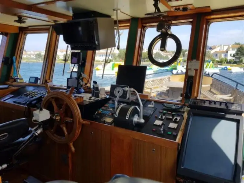 Kapal rondaan untuk dijual