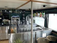 Kapal restoran untuk dijual