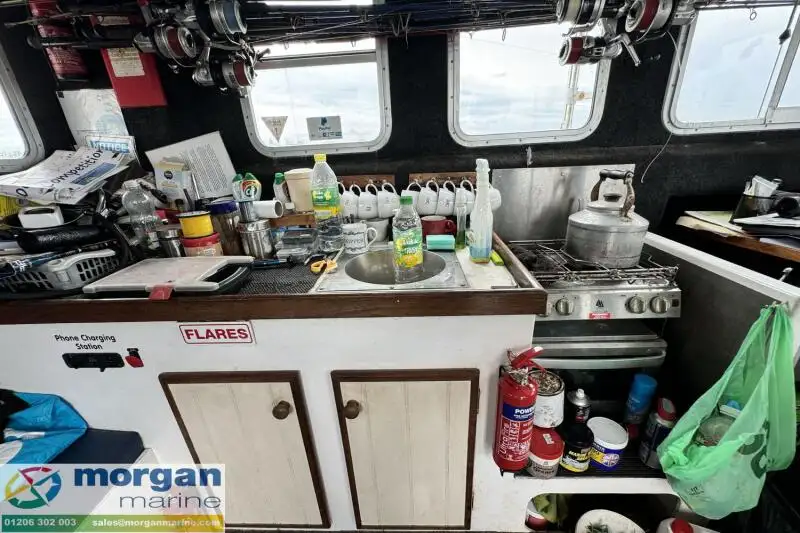 Kapal kerja untuk dijual