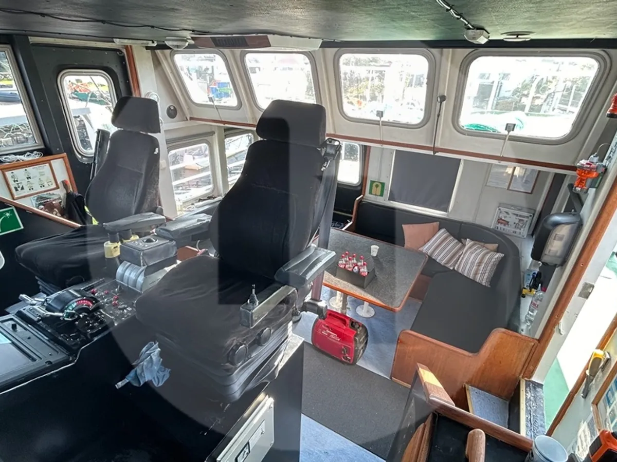 Kapal kerja untuk dijual