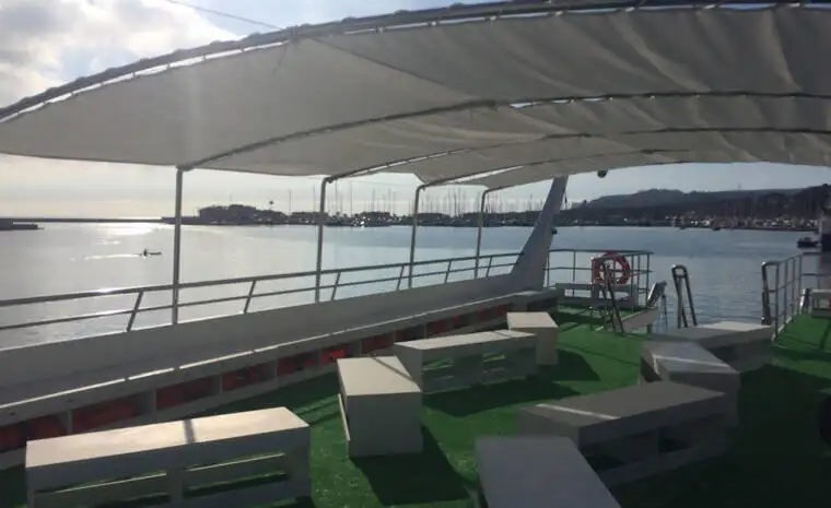 Kapal feri untuk dijual