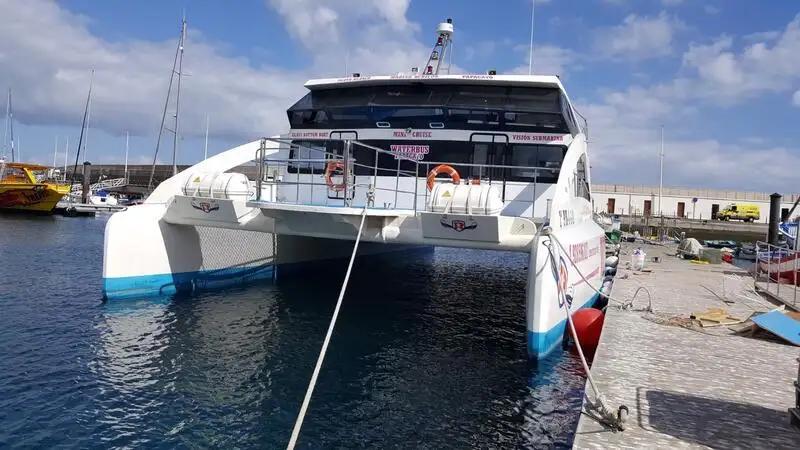 Kapal penumpang untuk dijual