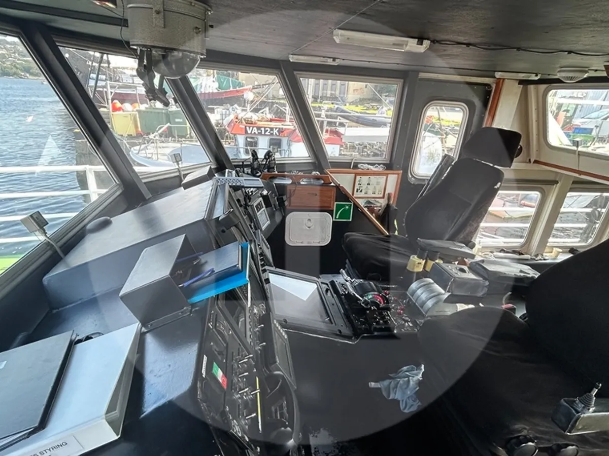 Kapal kerja untuk dijual