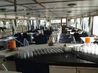 Hotel terapung untuk dijual