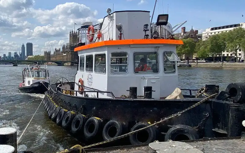 Kapal tunda untuk dijual