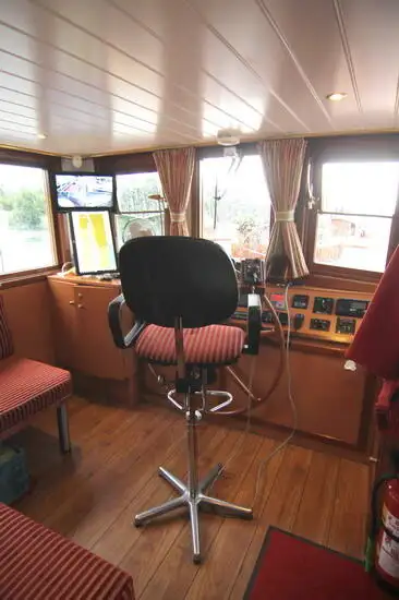 Kapal pelayaran untuk dijual