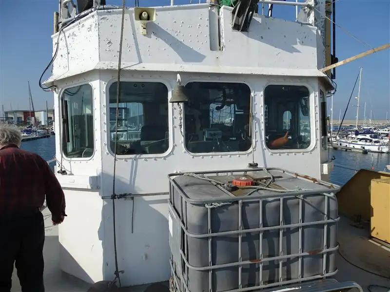 Kapal kerja untuk dijual