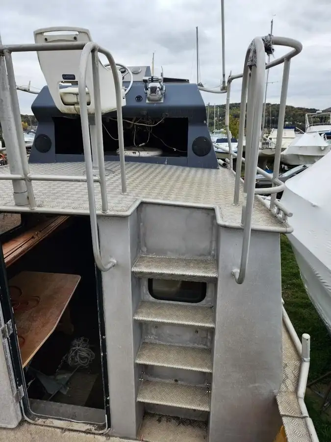 Kapal kerja untuk dijual