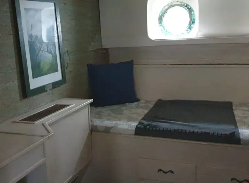 Kapal pelayaran untuk dijual