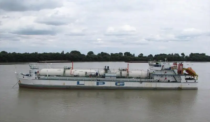 Kapal LNG untuk dijual