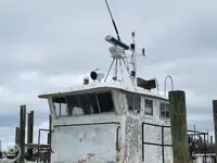 Kapal bekalan untuk dijual