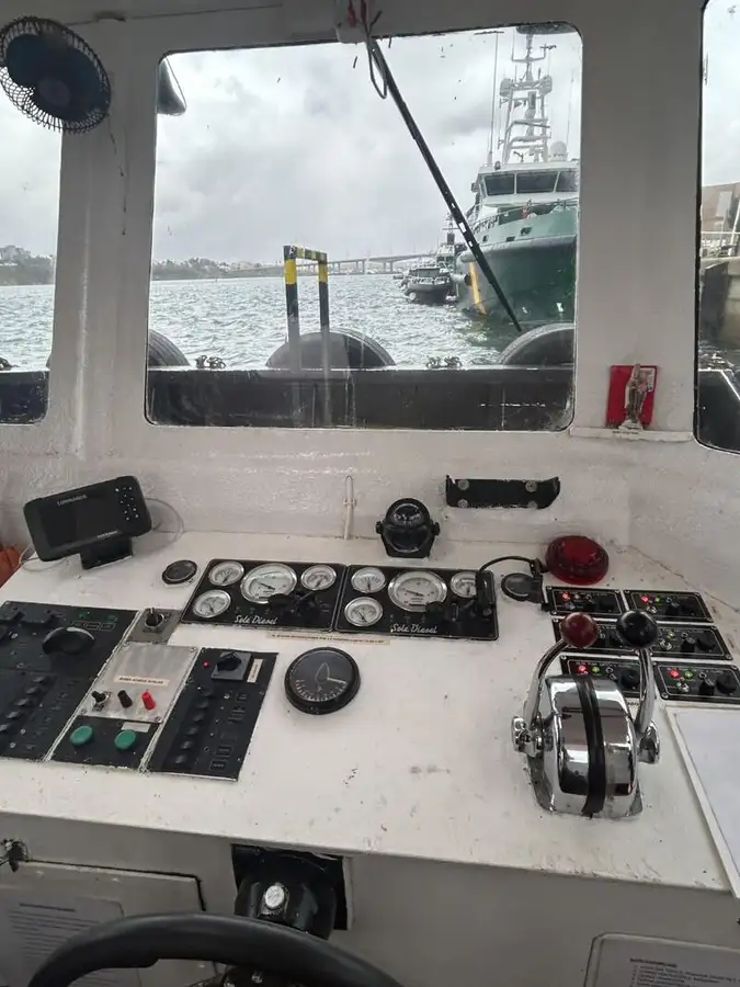 Kapal kerja untuk dijual