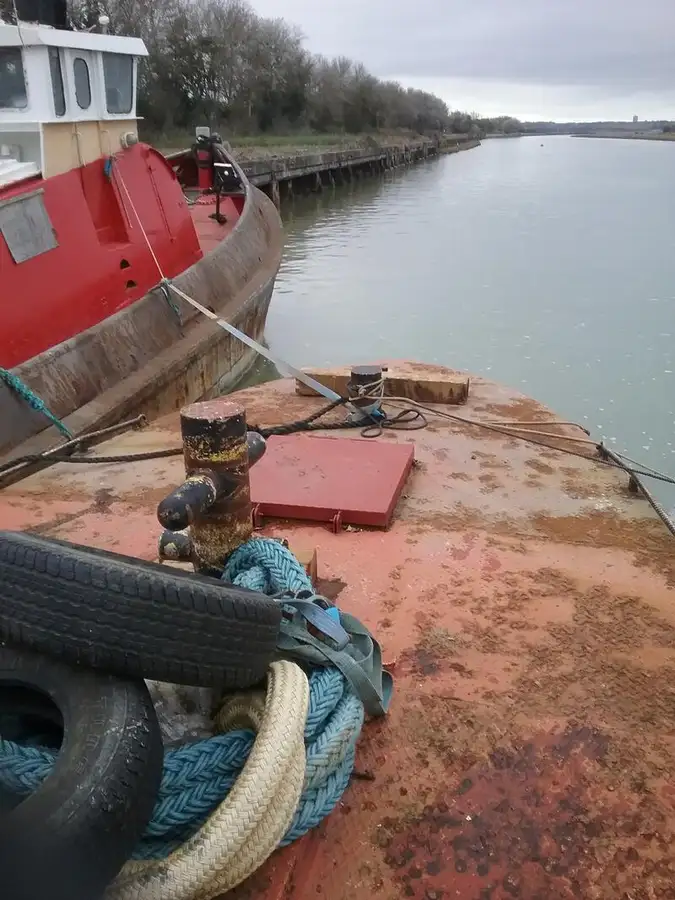 Kapal kerja untuk dijual