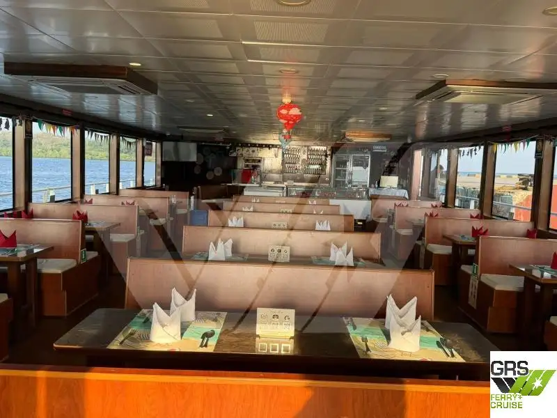 Kapal restoran untuk dijual