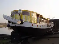 Kapal pelayaran untuk dijual