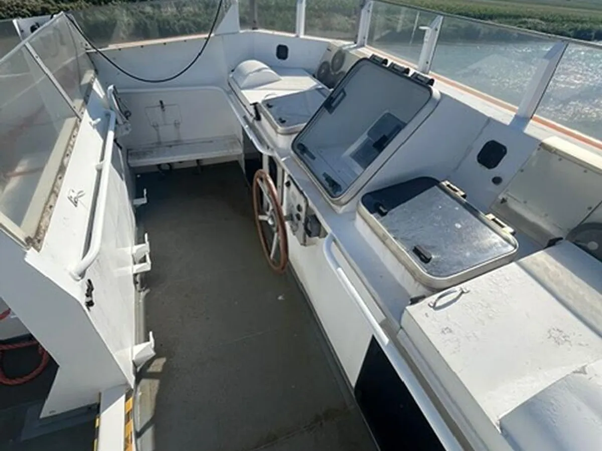 Kapal rondaan untuk dijual