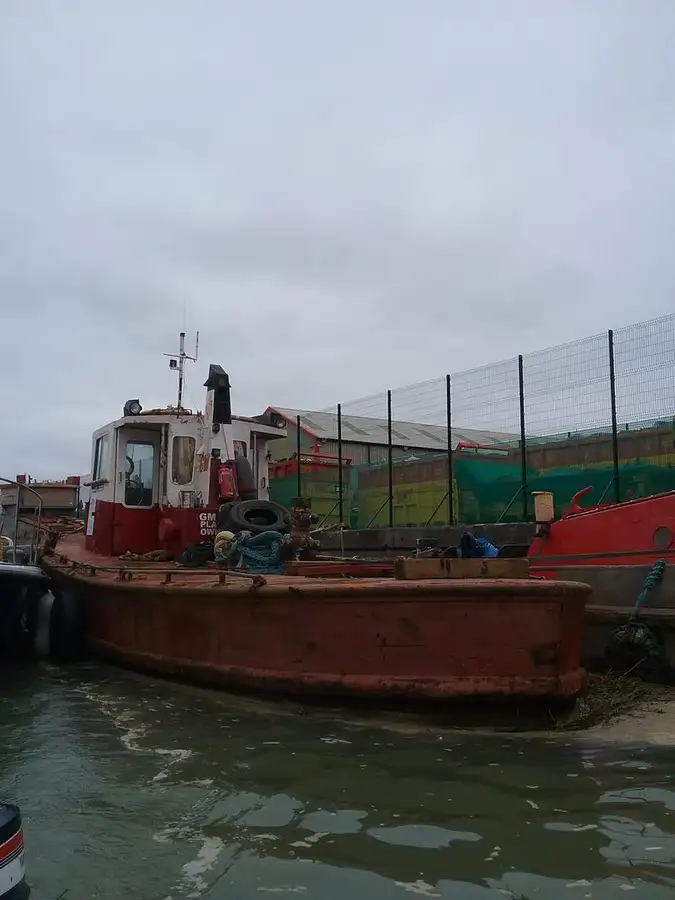 Kapal kerja untuk dijual