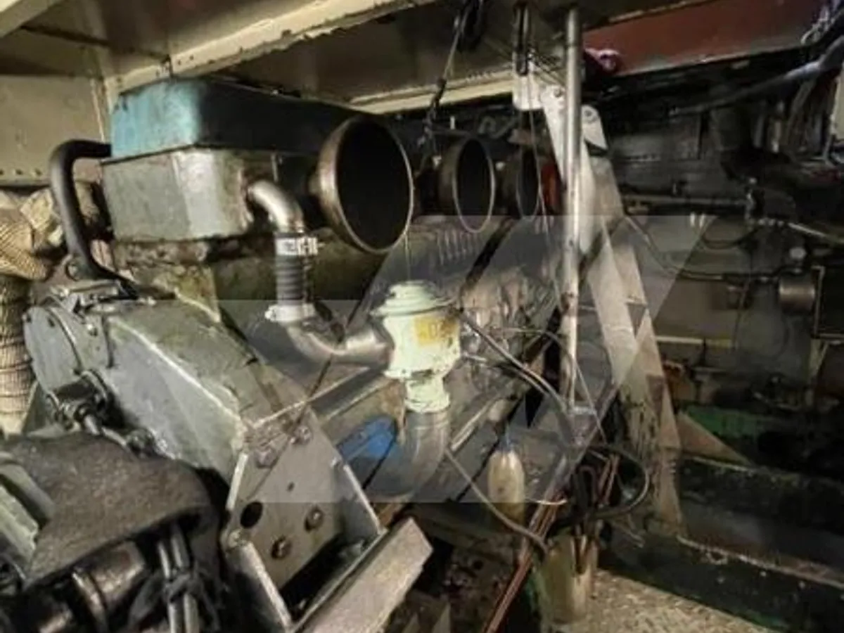 Kapal restoran untuk dijual