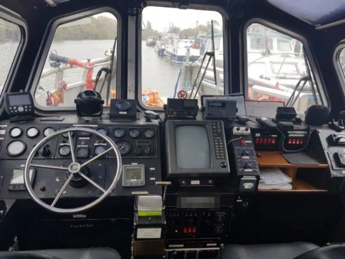 Kapal kerja untuk dijual