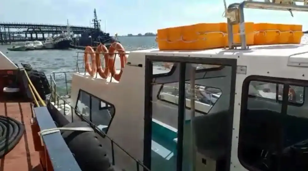 Kapal anak kapal untuk dijual
