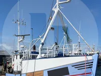 Kapal pengangkut ikan hidup untuk dijual