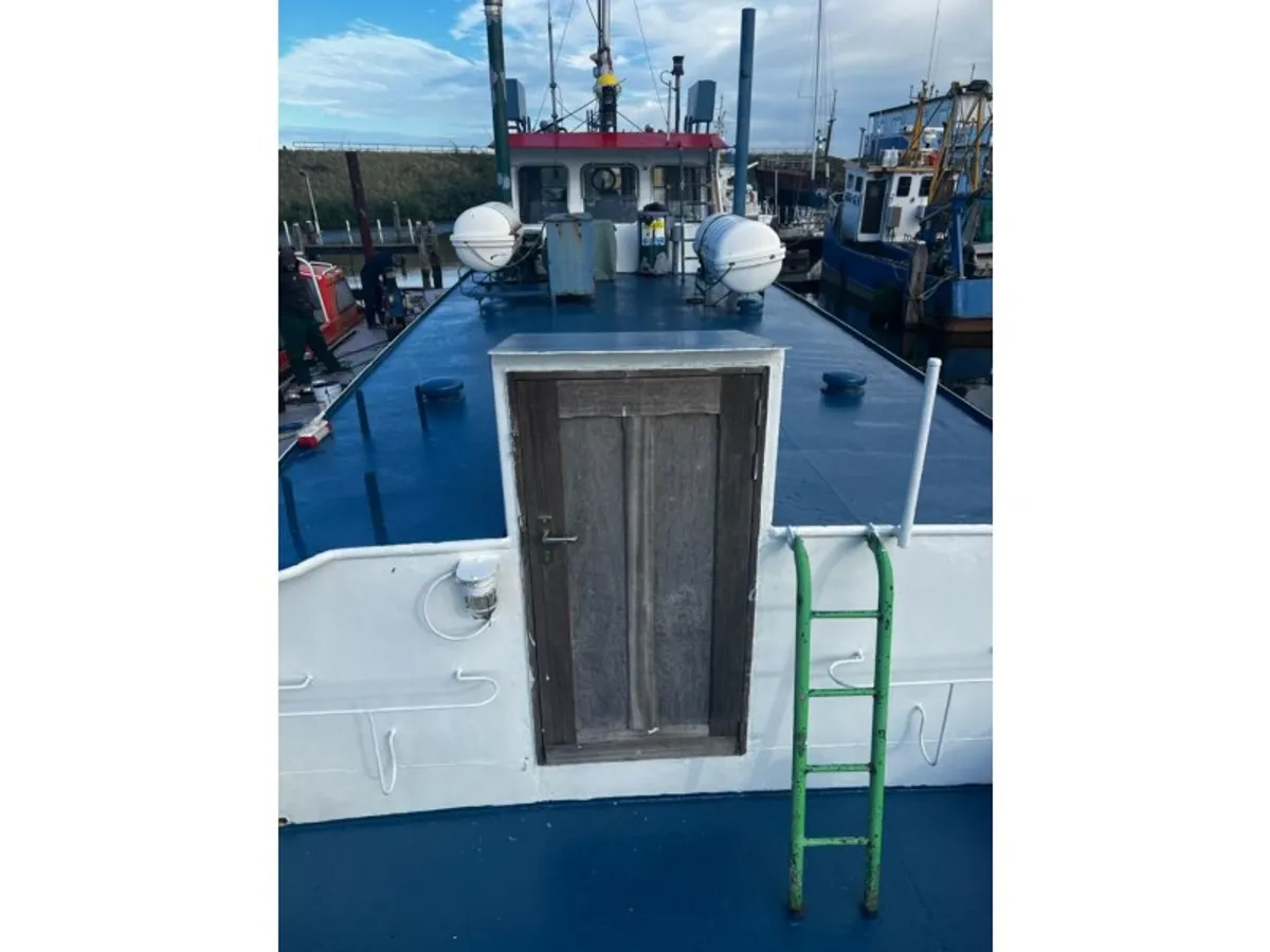Kapal rondaan untuk dijual