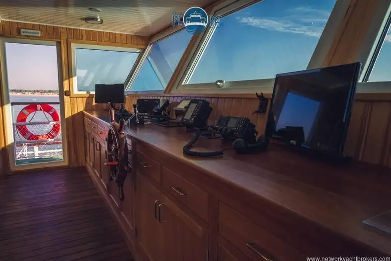Kapal layar untuk dijual
