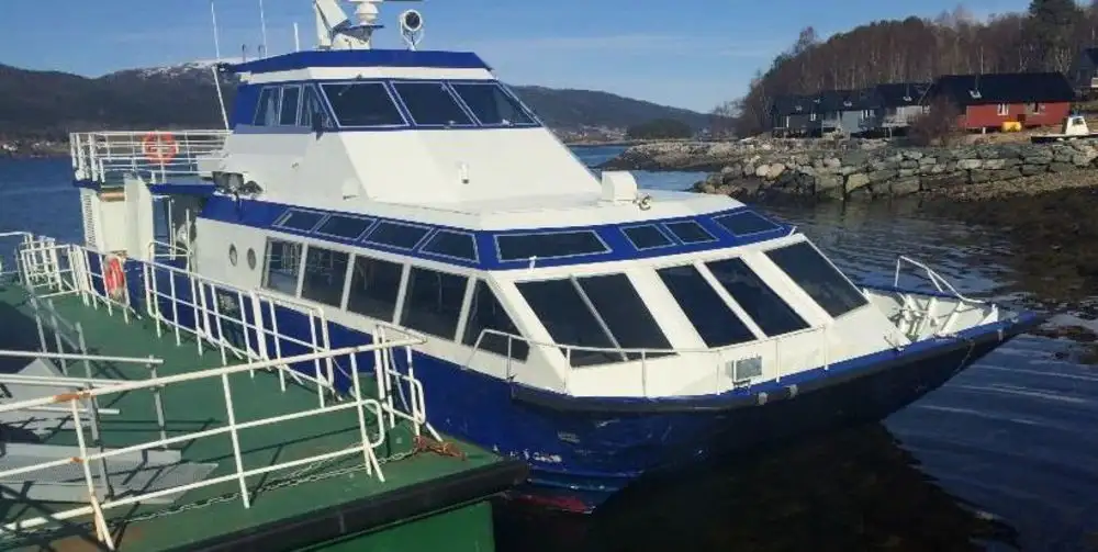 Kapal feri untuk dijual