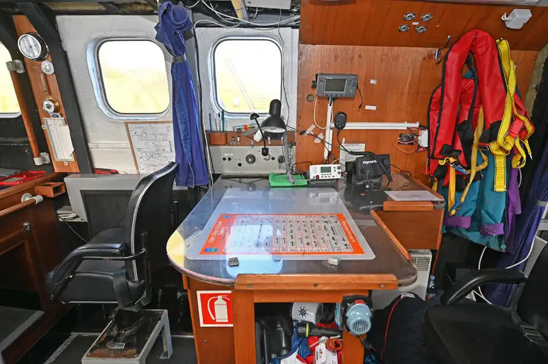 Kapal penyelamat untuk dijual