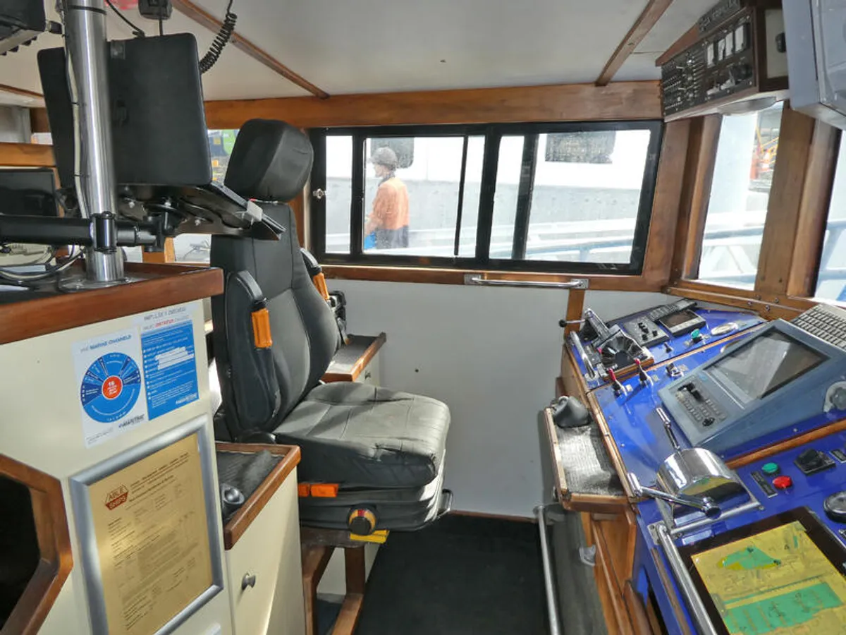 Kapal feri untuk dijual