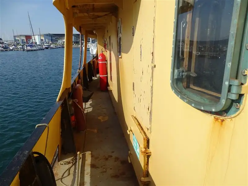 Kapal kerja untuk dijual