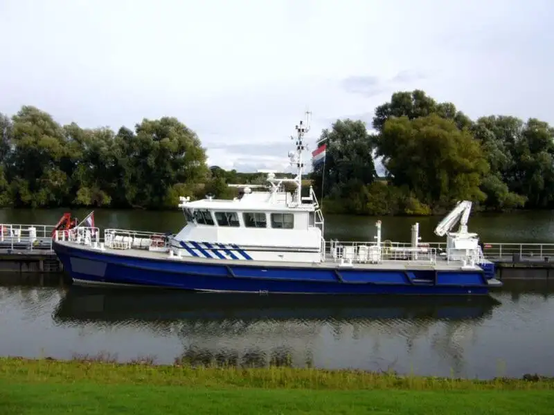 Kapal rondaan untuk dijual