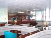 Kapal feri untuk jualan