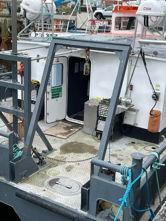 Kapal tinjauan untuk dijual