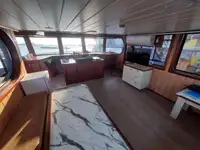 Kapal kerja untuk dijual