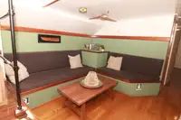 Hotel terapung untuk dijual