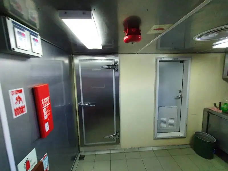 Kapal peti sejuk untuk dijual