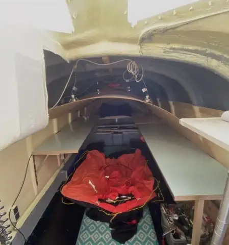 Kapal penyelamat untuk dijual