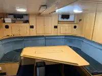 Kapal rondaan untuk dijual