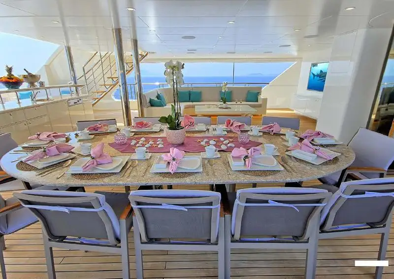 Yacht untuk dijual