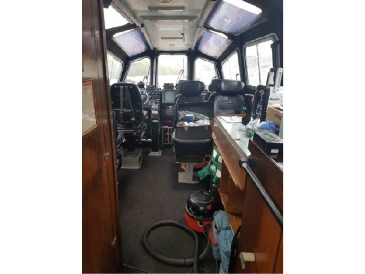 Kapal kerja untuk dijual