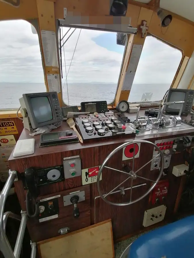 Kapal anak kapal untuk dijual