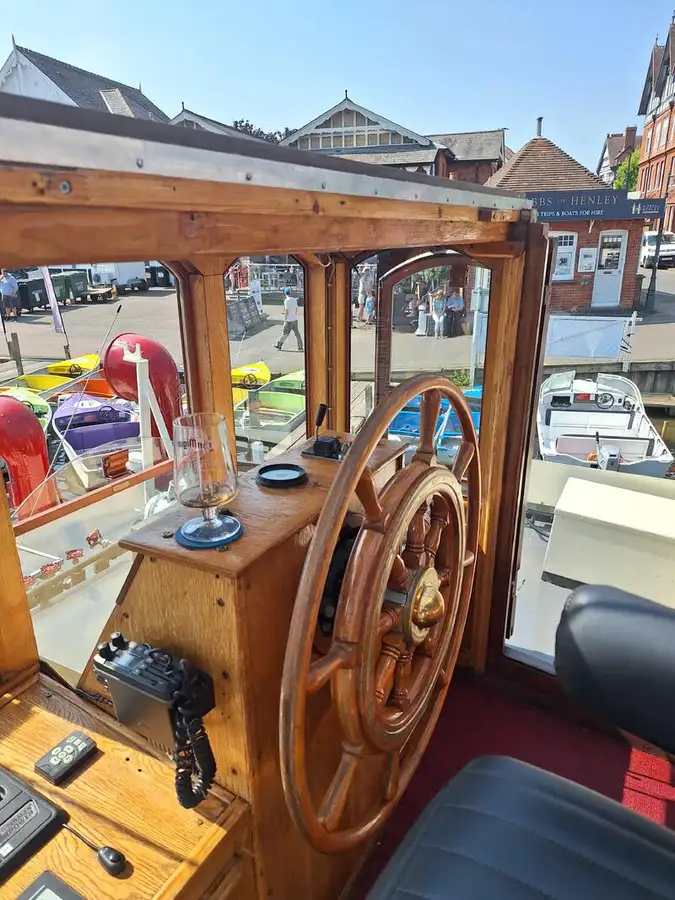 Kapal feri untuk dijual