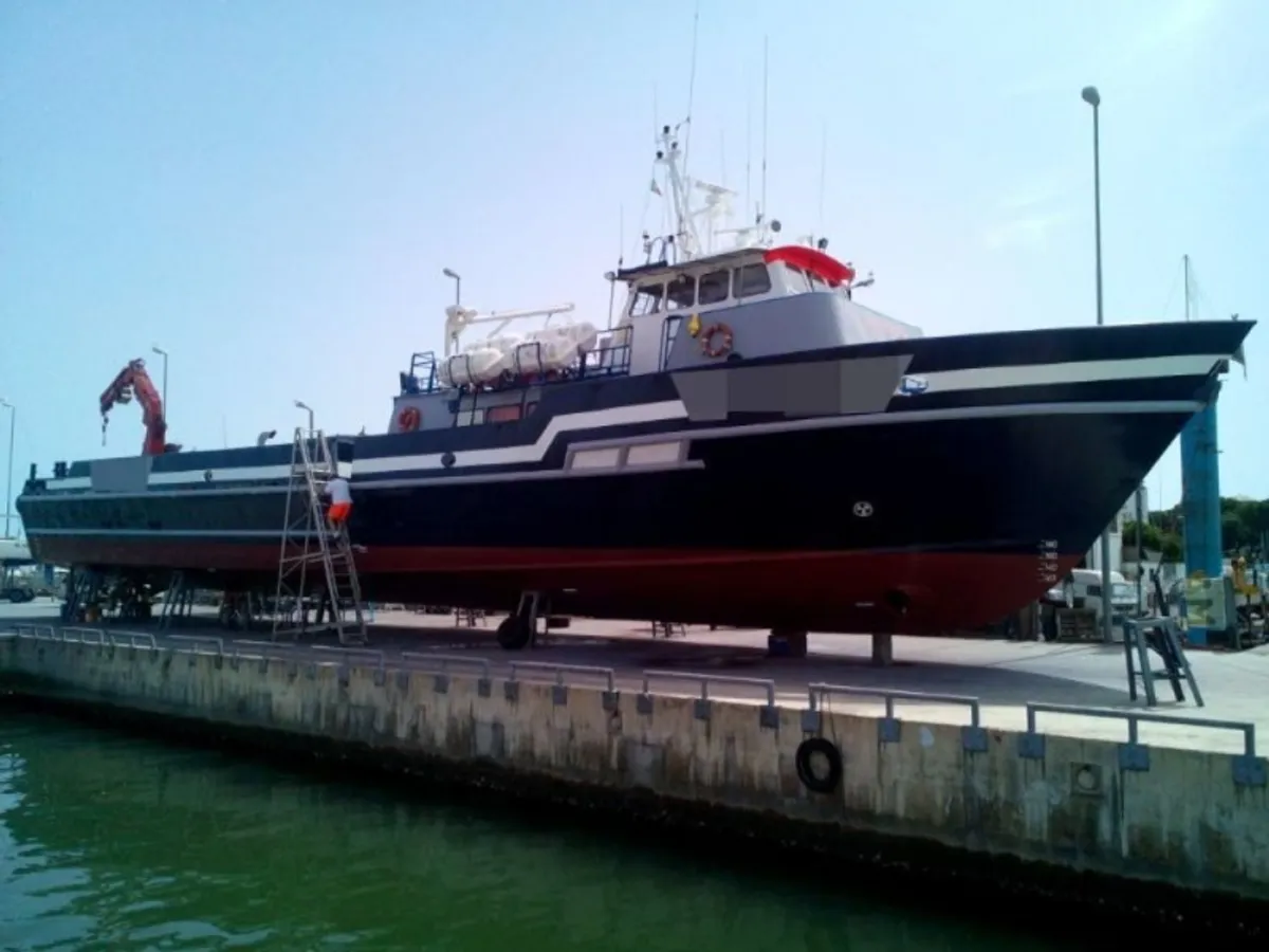 Kapal anak kapal untuk dijual