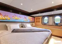 Yacht untuk dijual