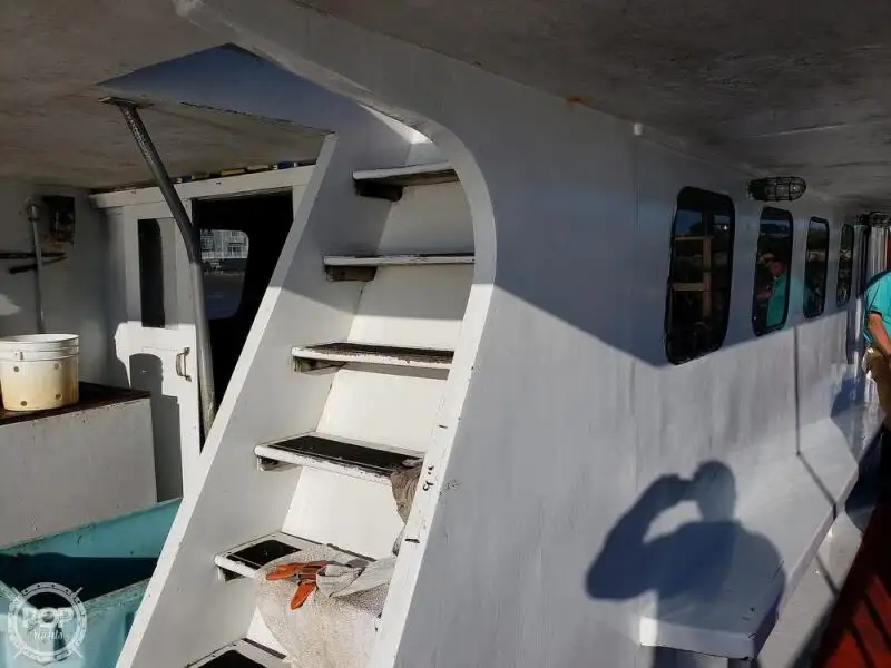 Kapal feri untuk dijual