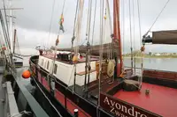 Yacht untuk dijual